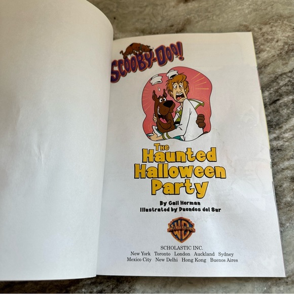 Scooby-Doo! Readers Series: The Haunted Halloween Party by Gail Herman (2006) - Picture 3 of 6